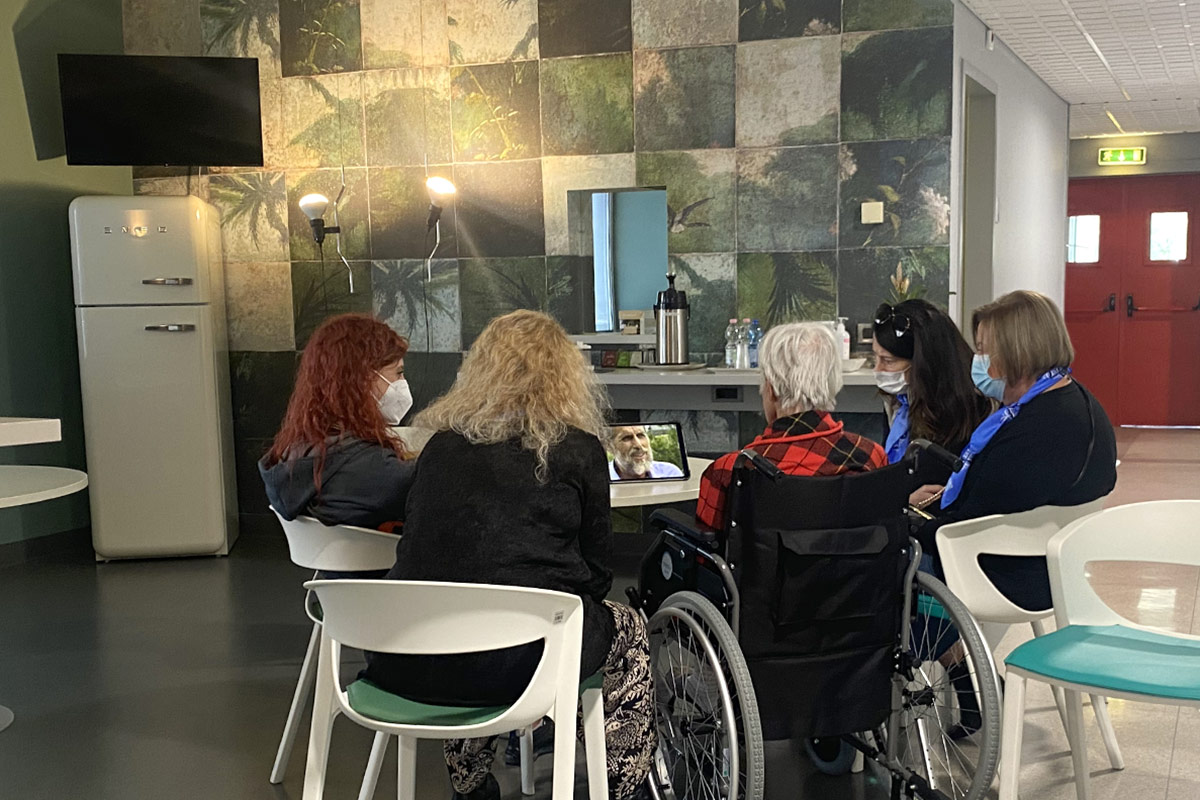 Le volontarie di ACMT assistono quotidianamente i pazienti